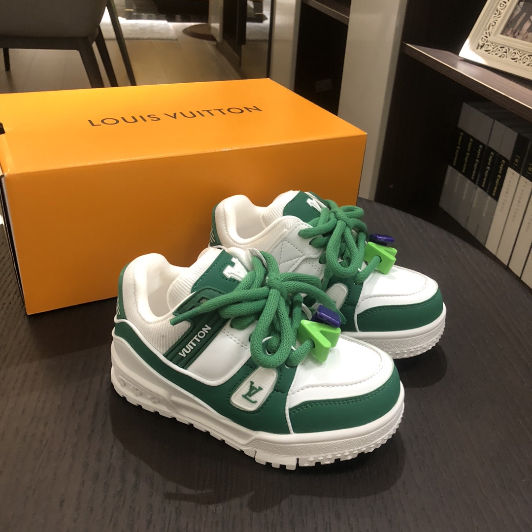 Children's shoes child